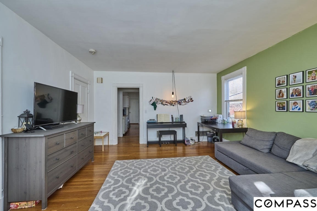 3 bed, 1 bath apartment for rent at 179 High Unit 2, Brookline Hills — photo 4 of 17