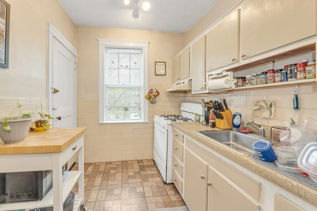 2 bed, 1 bath apartment for rent at 179 Kent Unit 2, Longwood — photo 13 of 14