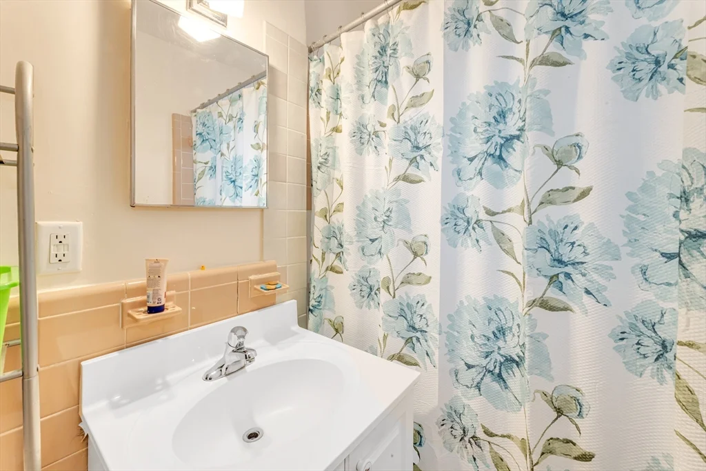 2 bed, 1 bath apartment for rent at 179 Kent Unit 2, Longwood — photo 4 of 14