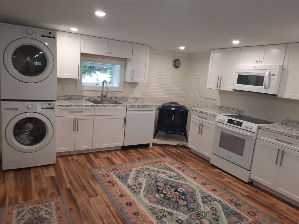 2 bed, 1 bath apartment for rent at 179 Little Sandy Pond Rd Unit 179, Plymouth — photo 4 of 11