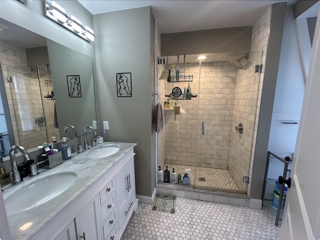 2 bed, 2 bath apartment for rent at 179 London St Unit 4, East Boston — photo 14 of 17