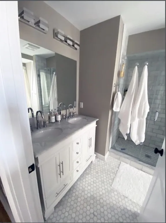 2 bed, 2 bath apartment for rent at 179 London St Unit Ph, East Boston — photo 10 of 17