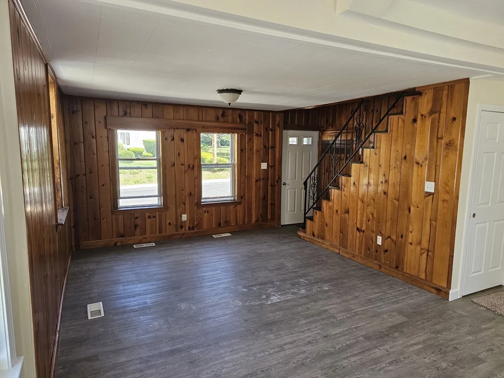 3 bed, 1 bath apartment for rent at 179 Main St Unit C, Grafton — photo 4 of 12