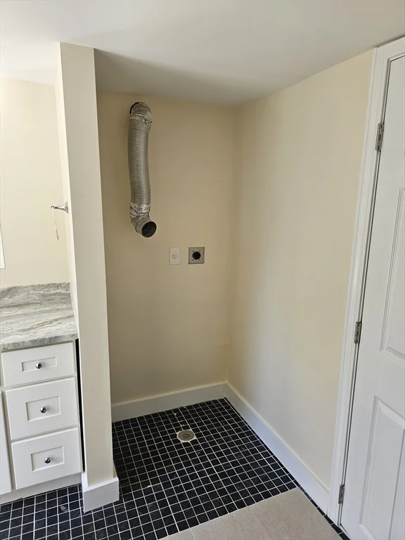 3 bed, 1 bath apartment for rent at 179 Main St Unit C, Grafton — photo 9 of 12
