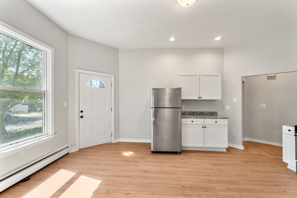 3 bed, 1 bath apartment for rent at 179 Ocean St Unit 1, Diamond District — photo 24 of 36