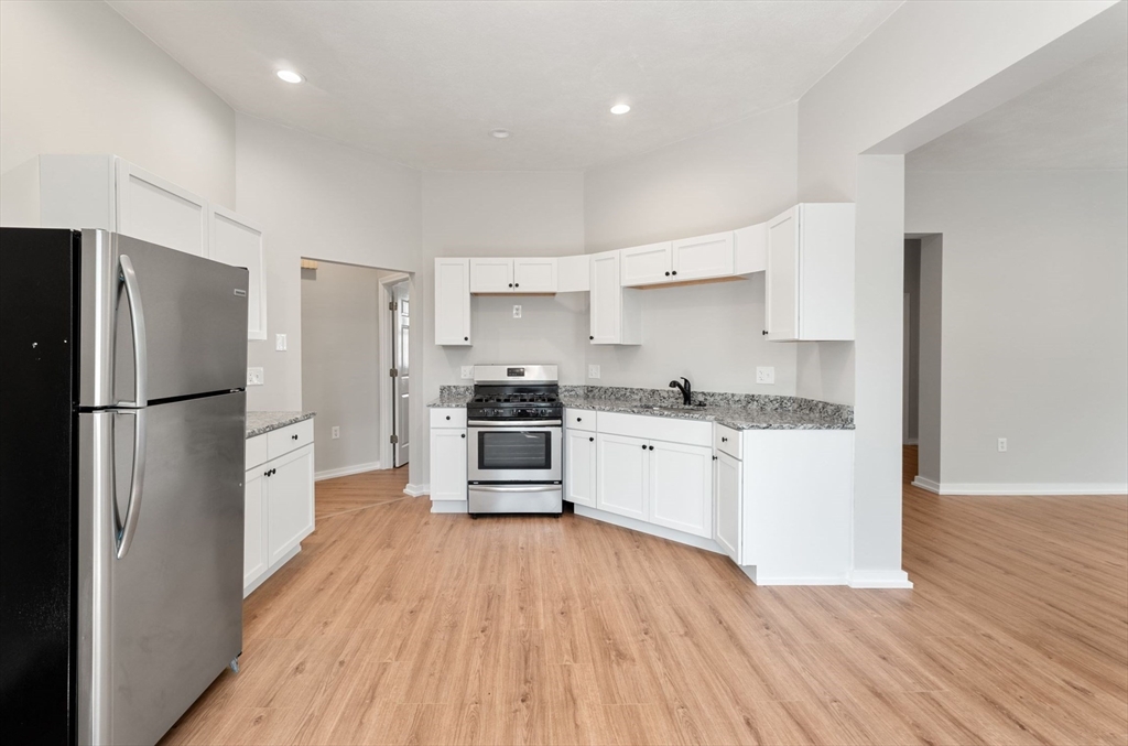 3 bed, 1 bath apartment for rent at 179 Ocean St Unit 1, Diamond District — photo 2 of 36