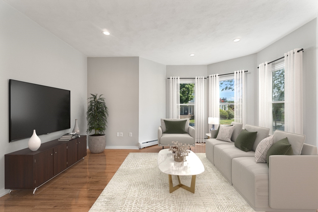 3 bed, 1 bath apartment for rent at 179 Ocean St Unit 1, Diamond District