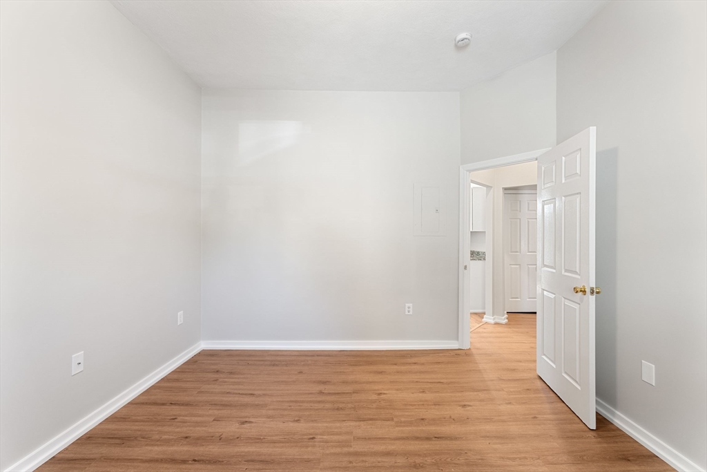 3 bed, 1 bath apartment for rent at 179 Ocean St Unit 1, Diamond District — photo 21 of 36