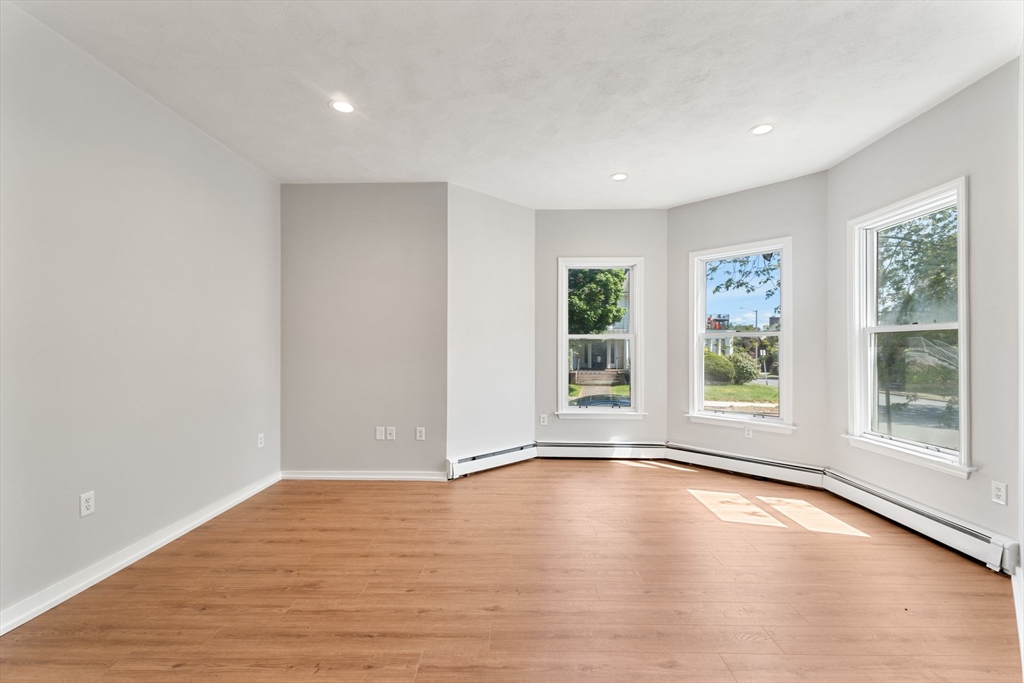 3 bed, 1 bath apartment for rent at 179 Ocean St Unit 1, Diamond District — photo 26 of 36
