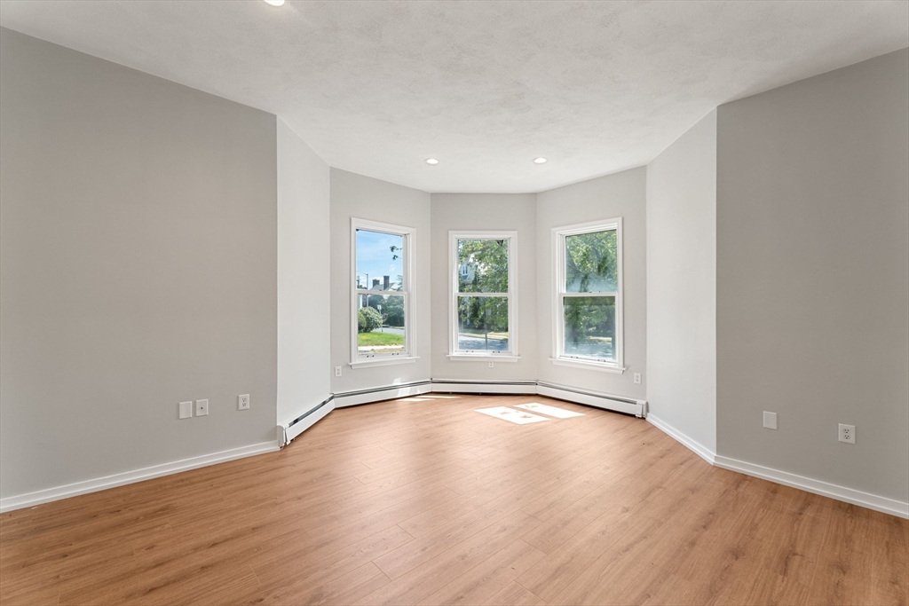 3 bed, 1 bath apartment for rent at 179 Ocean St Unit 1, Diamond District — photo 31 of 36