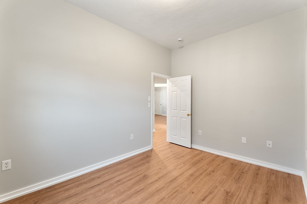 3 bed, 1 bath apartment for rent at 179 Ocean St Unit 1, Diamond District — photo 14 of 36