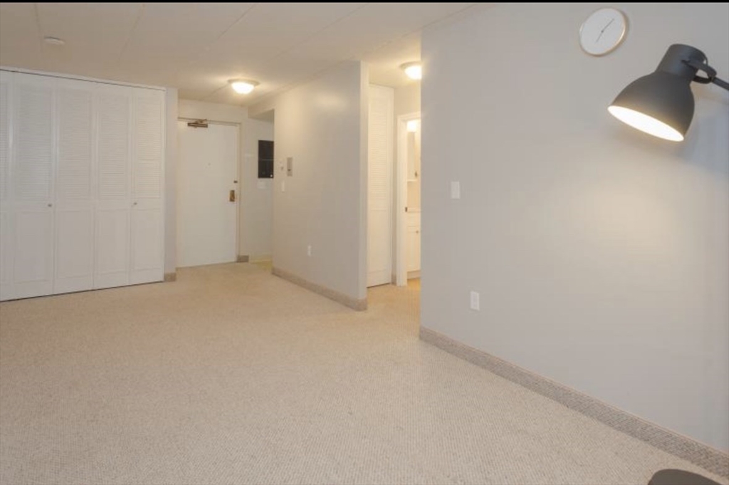 1 bed, 1 bath apartment for rent at 179 Presidents Ln Unit 1E, Quincy — photo 6 of 10