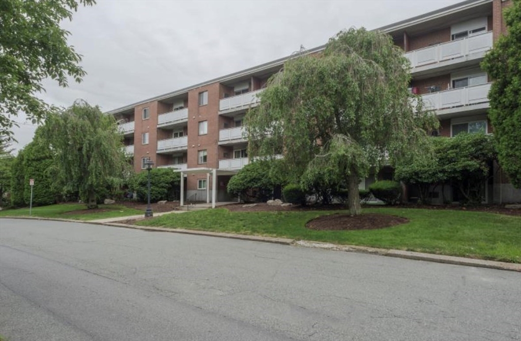 1 bed, 1 bath apartment for rent at 179 Presidents Ln Unit 1E, Quincy
