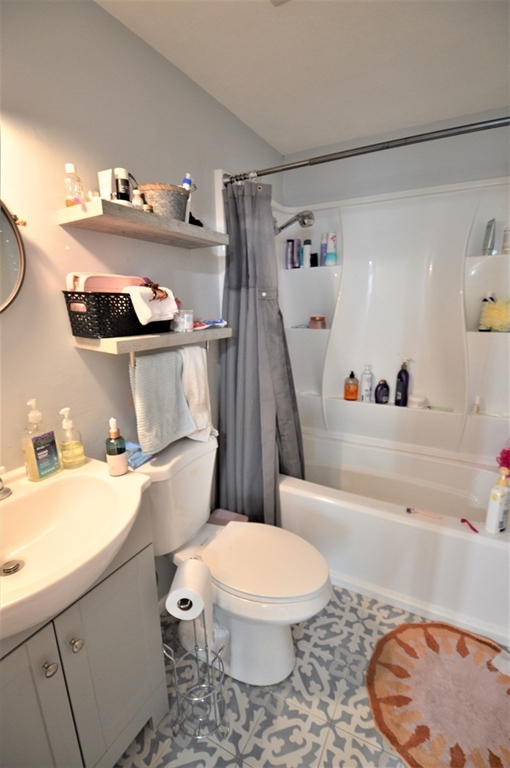 3 bed, 1 bath apartment for rent at 179 Putnam St Unit 3, East Boston — photo 6 of 12