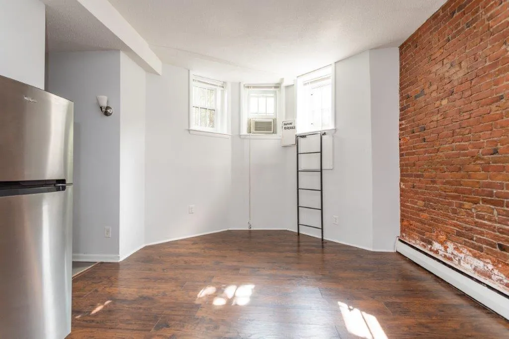 Studio bed, 1 bath apartment for rent at 179 Saint Botolph St Unit 1, Back Bay — photo 2 of 6