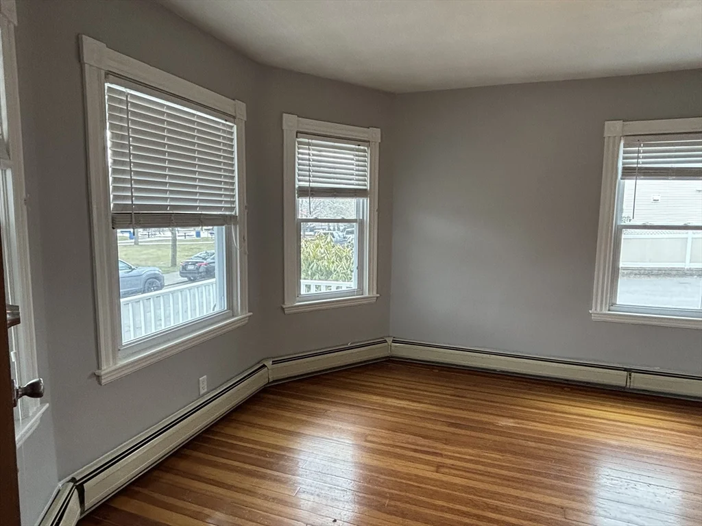 3 bed, 1 bath apartment for rent at 179 Tremont St Unit 1, New Bedford — photo 4 of 23
