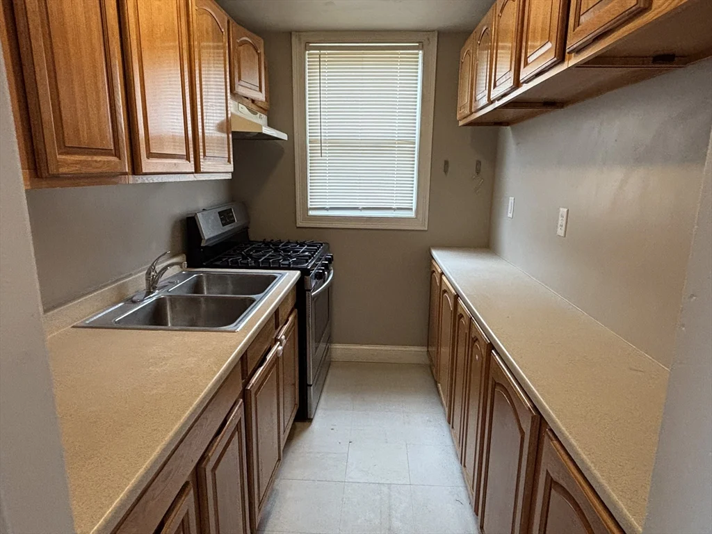 3 bed, 1 bath apartment for rent at 179 Tremont St Unit 1, New Bedford — photo 17 of 23