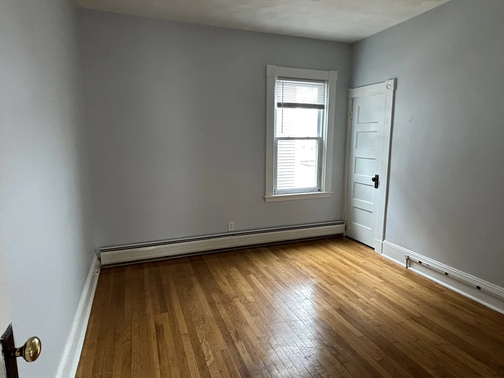 3 bed, 1 bath apartment for rent at 179 Tremont St Unit 1, New Bedford — photo 8 of 23