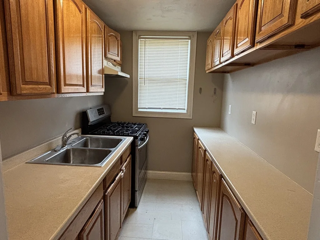 3 bed, 1 bath apartment for rent at 179 Tremont St Unit 1, New Bedford — photo 18 of 23