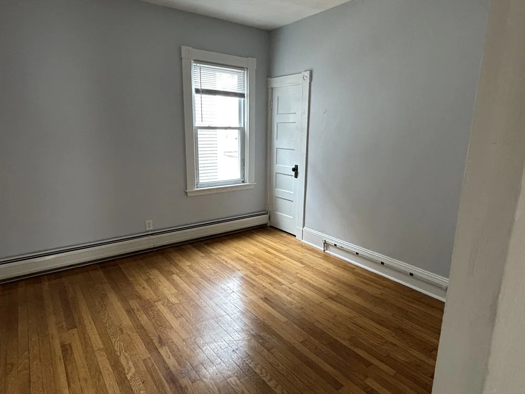 3 bed, 1 bath apartment for rent at 179 Tremont St Unit 1, New Bedford — photo 9 of 23