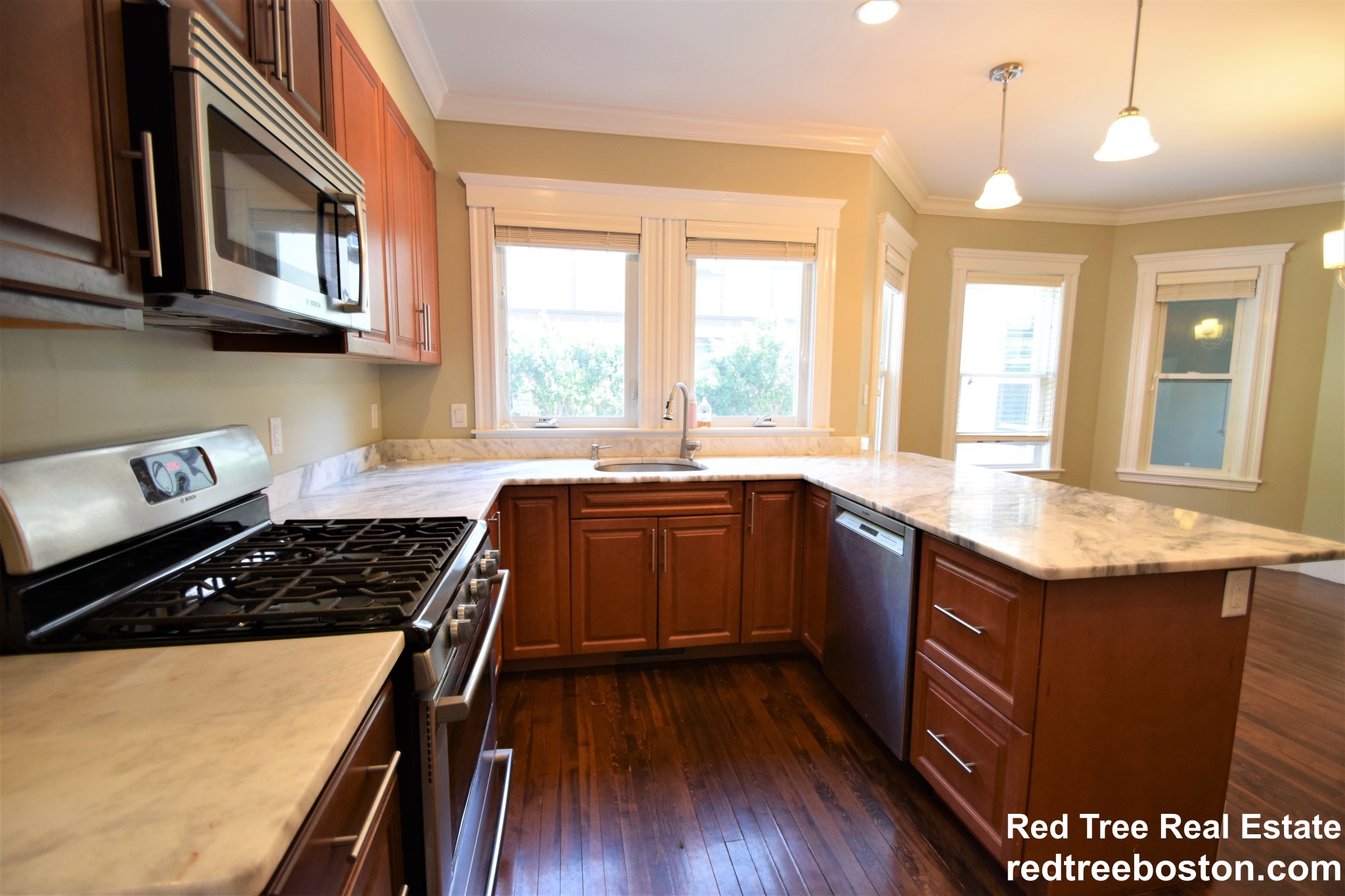 3 bed, 2 bath apartment for rent at 179 Tremont St Unit 1, Newton Corner — photo 2 of 27