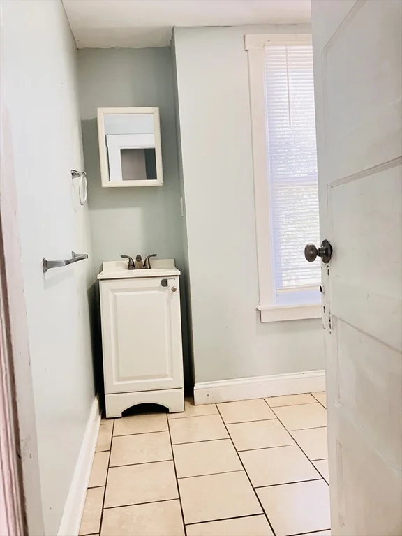 3 bed, 1 bath apartment for rent at 179 Westminster St Unit 2Fl, Springfield — photo 9 of 13