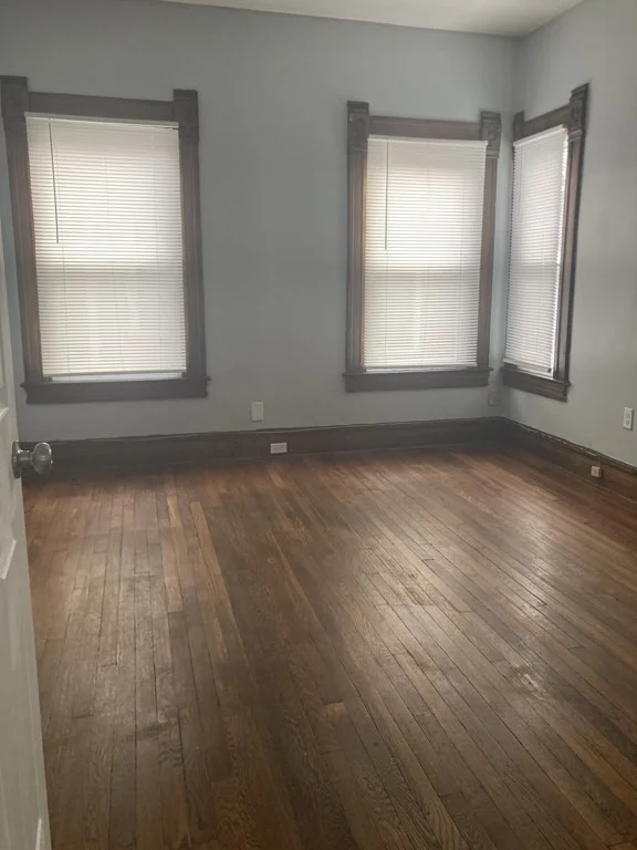 3 bed, 1 bath apartment for rent at 179 Westminster St Unit 2Fl, Springfield — photo 3 of 5