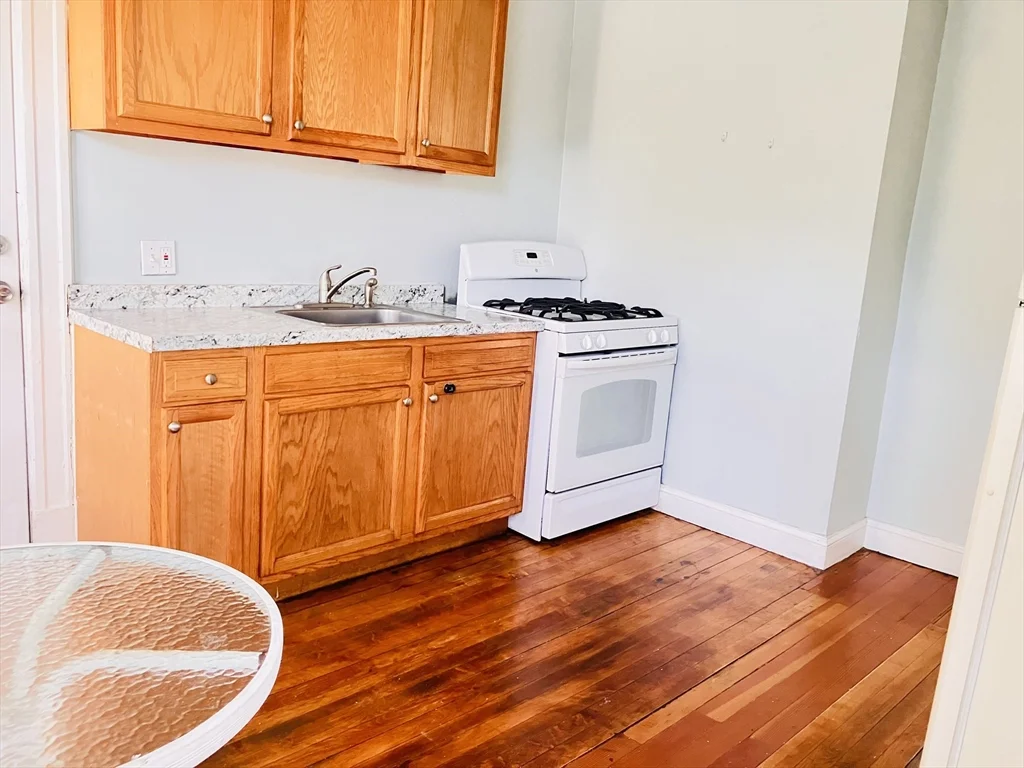3 bed, 1 bath apartment for rent at 179 Westminster St Unit 2Fl, Springfield — photo 12 of 13