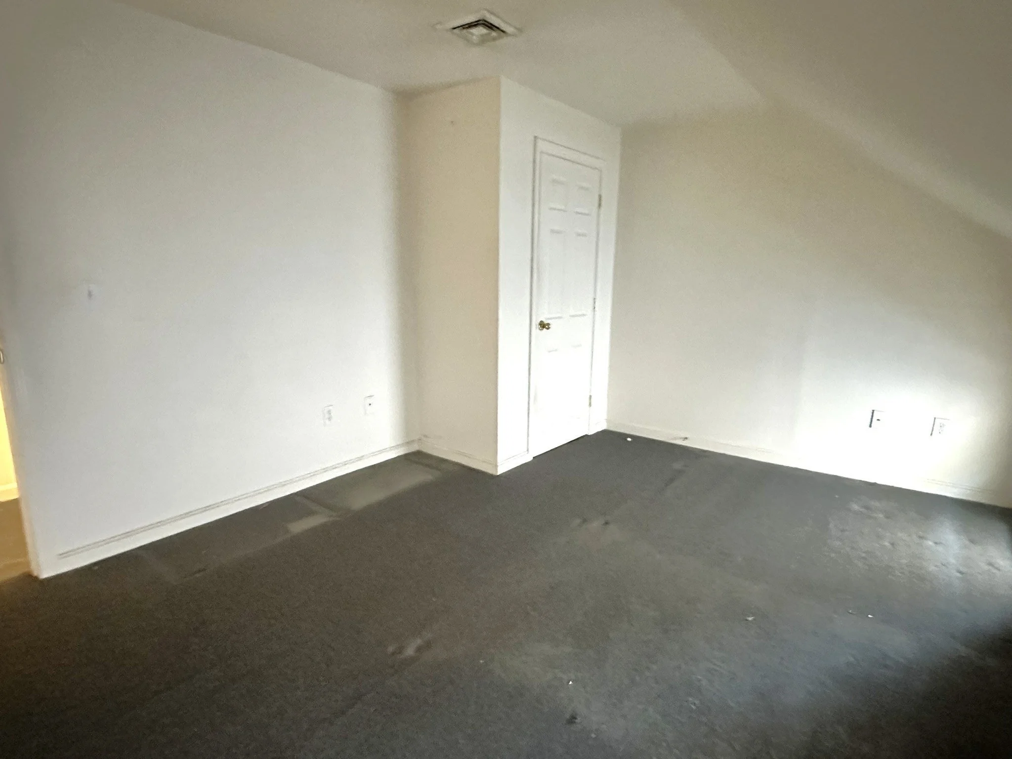 3 bed, 1 bath apartment for rent at 1791 S Main Unit 3, Fall River — photo 8 of 14