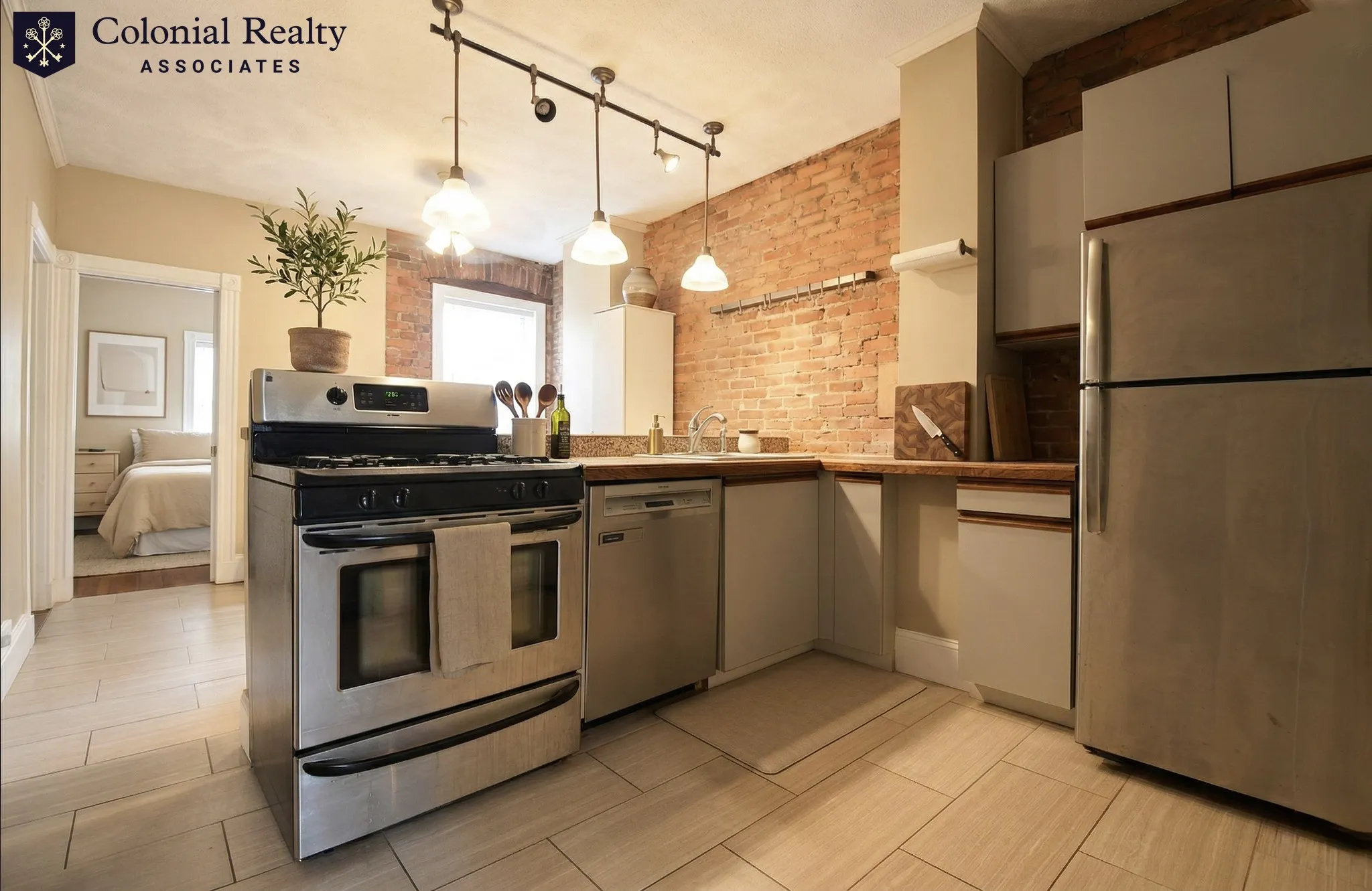 3 bed, 1 bath apartment for rent at 1793 Beacon St Unit 3, Brookline — photo 8 of 12