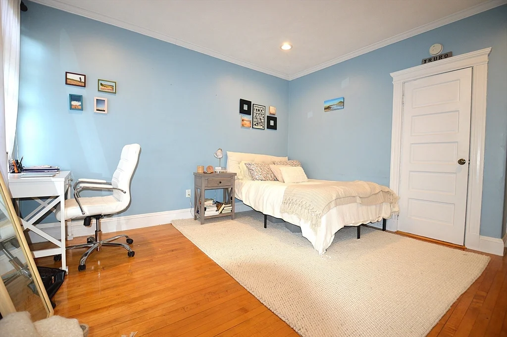 3 bed, 1 bath apartment for rent at 1793 Beacon St Unit PH, Brookline — photo 7 of 11