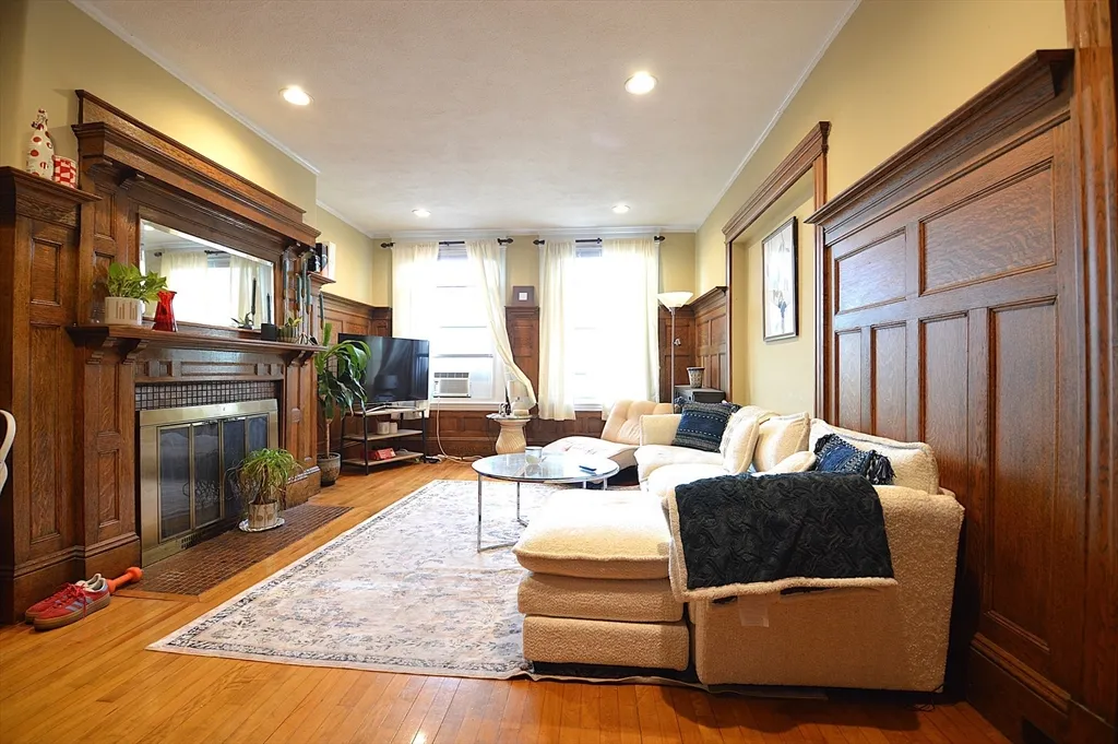1 bed apartment for rent at 1793 Beacon Unit 5, Brookline — photo 3 of 13