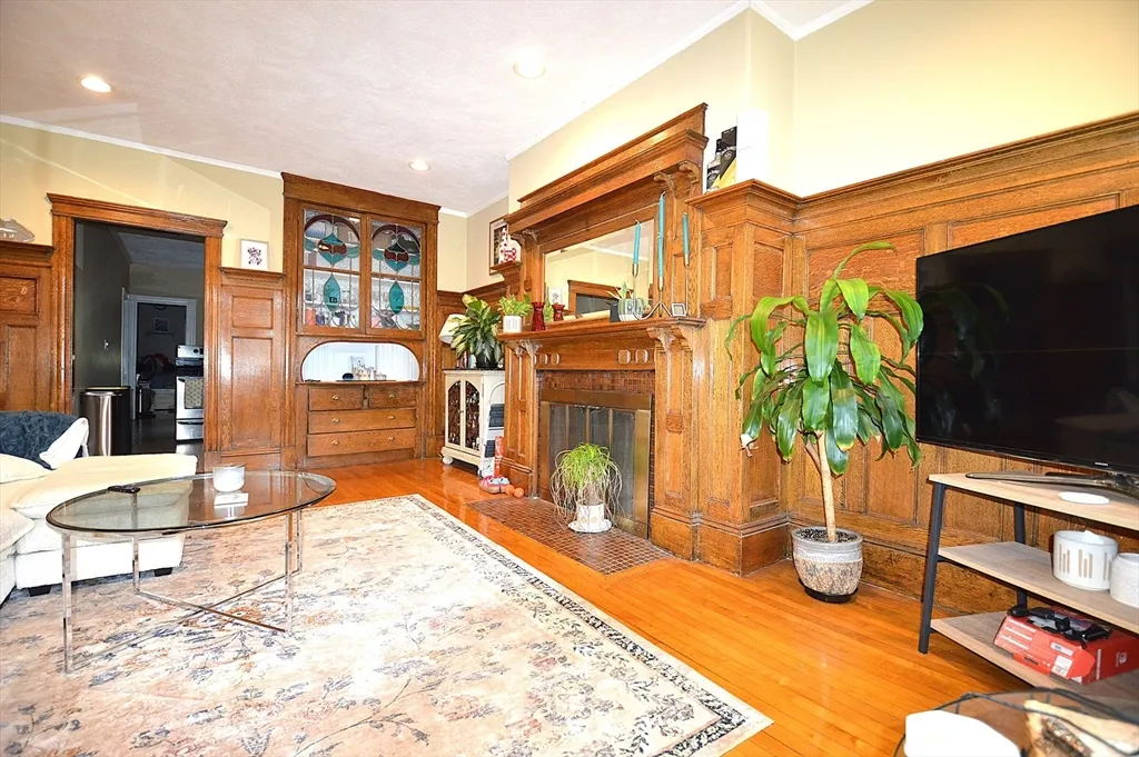 1 bed apartment for rent at 1793 Beacon Unit 5, Brookline — photo 4 of 13