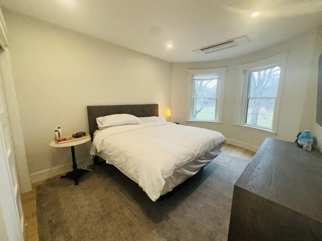3 bed, 2 bath apartment for rent at 1797 Beacon St Unit 3, Brookline — photo 10 of 17
