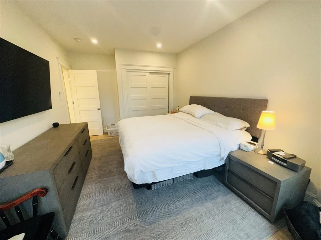 3 bed, 2 bath apartment for rent at 1797 Beacon St Unit 3, Brookline — photo 11 of 17