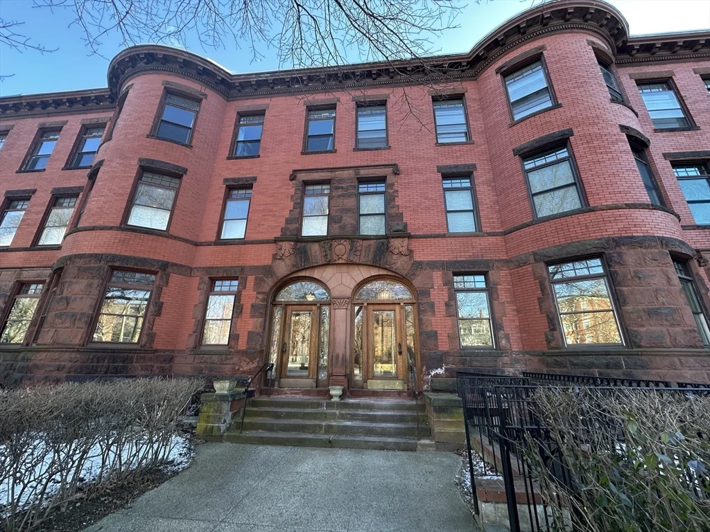 3 bed, 2 bath apartment for rent at 1797 Beacon St Unit 3, Brookline — photo 17 of 17