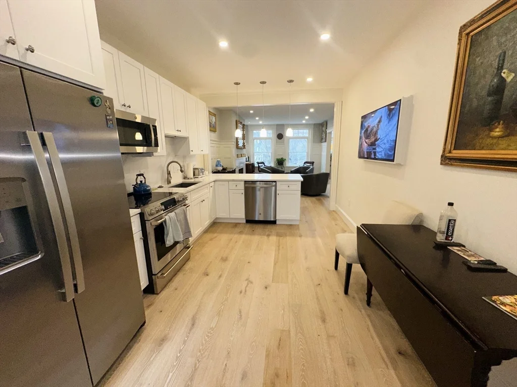 3 bed, 2 bath apartment for rent at 1797 Beacon St Unit 3, Brookline — photo 1 of 17