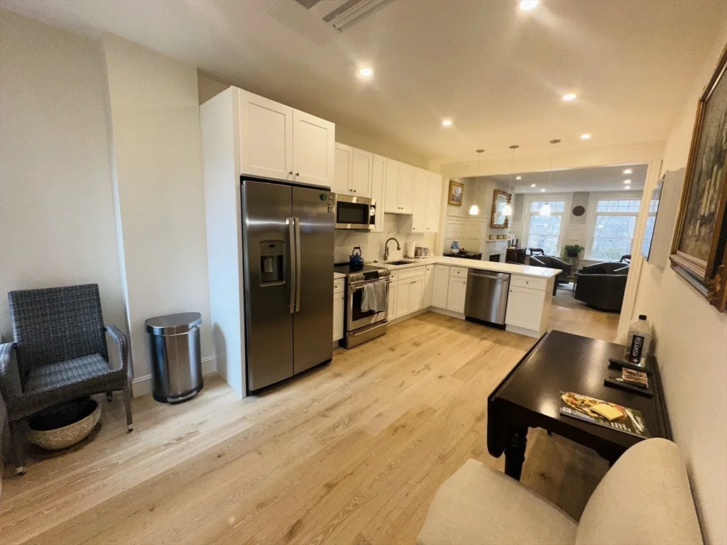 3 bed, 2 bath apartment for rent at 1797 Beacon St Unit 3, Brookline — photo 2 of 17
