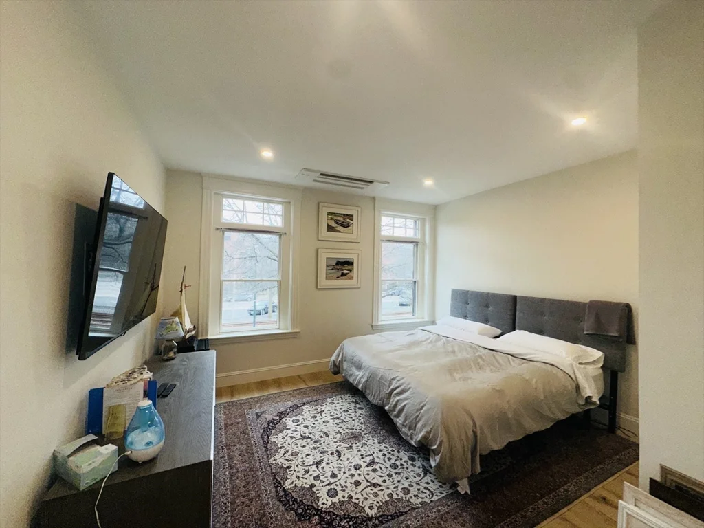 3 bed, 2 bath apartment for rent at 1797 Beacon St Unit 3, Brookline — photo 15 of 17