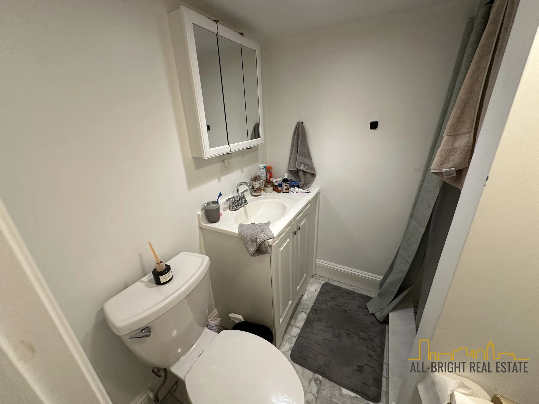3 bed, 2 bath apartment for rent at 1798 Beacon St Unit 03, Brookline — photo 13 of 17