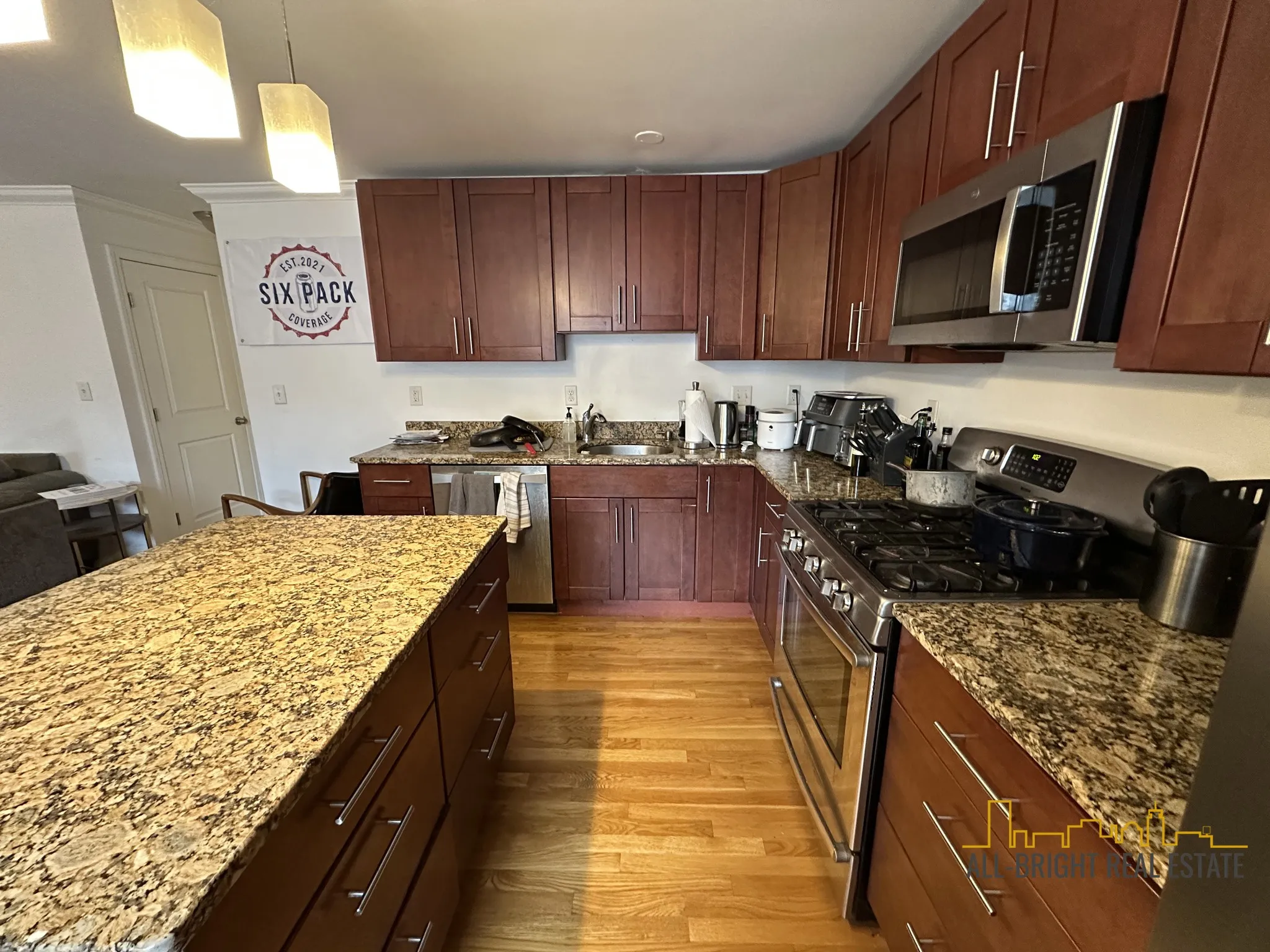 3 bed, 2 bath apartment for rent at 1798 Beacon St Unit 03, Brookline — photo 3 of 17