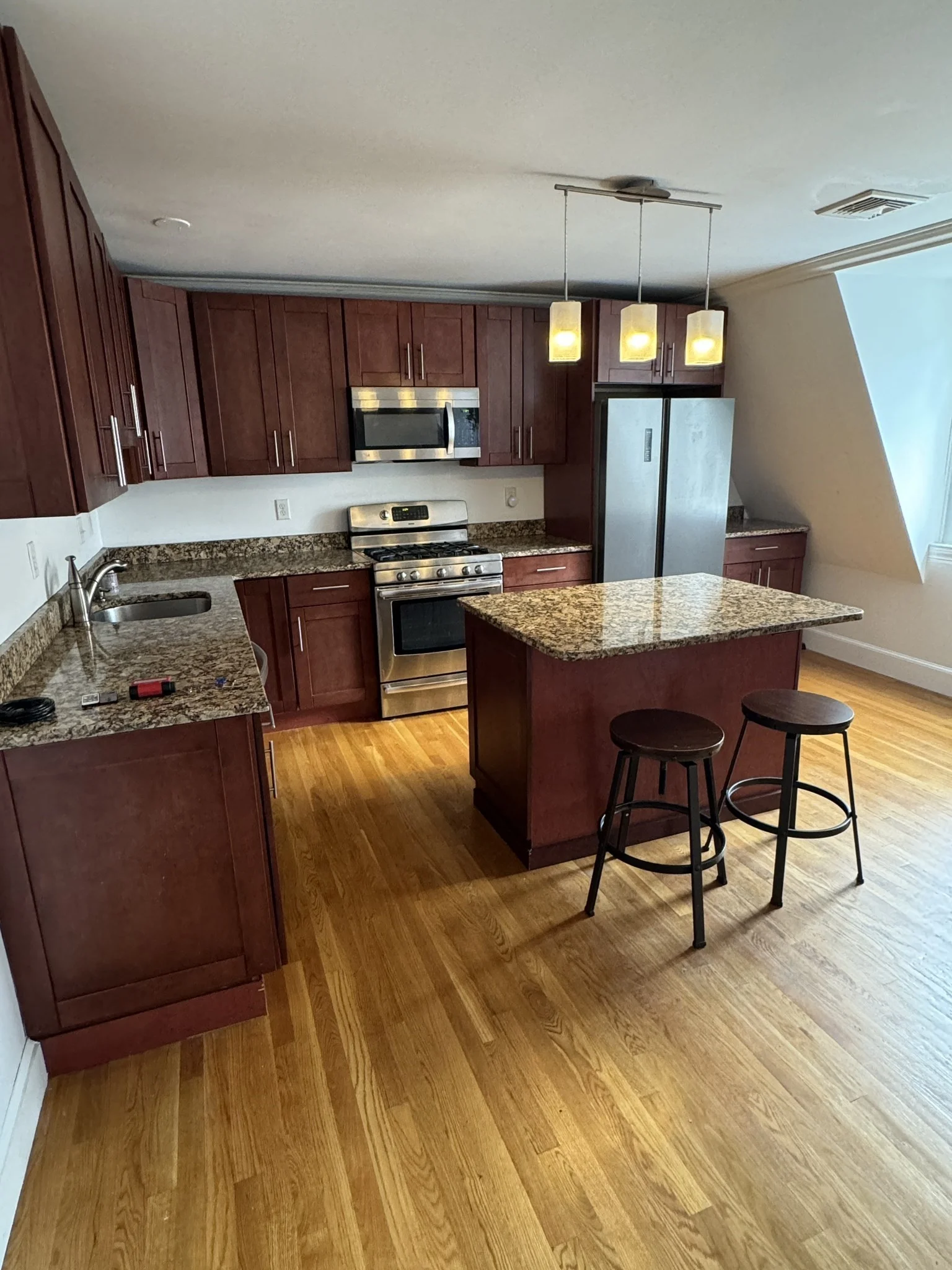 3 bed, 2 bath apartment for rent at 1798 Beacon St Unit 3, Brookline