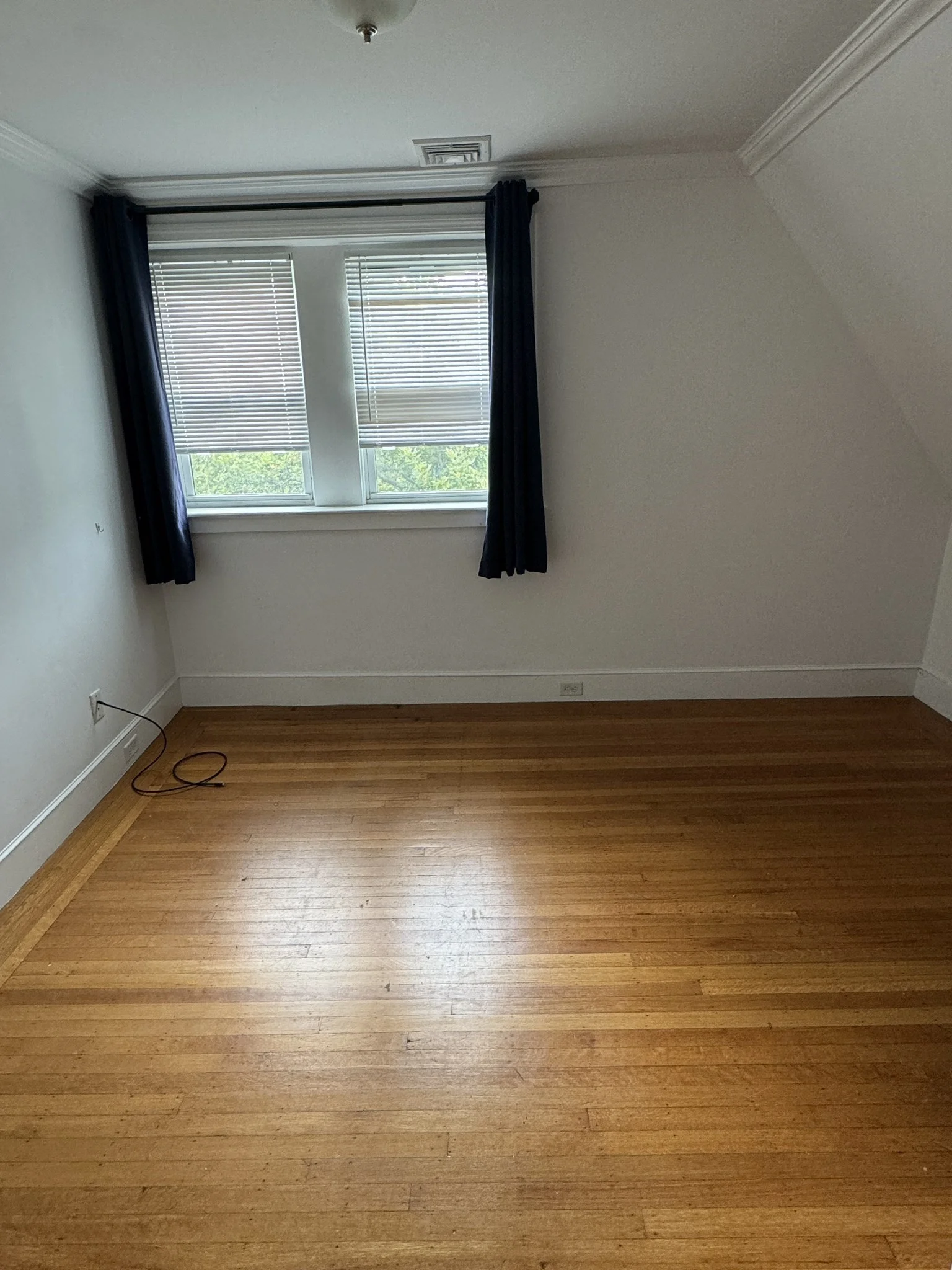 3 bed, 2 bath apartment for rent at 1798 Beacon St Unit 3, Brookline — photo 3 of 14