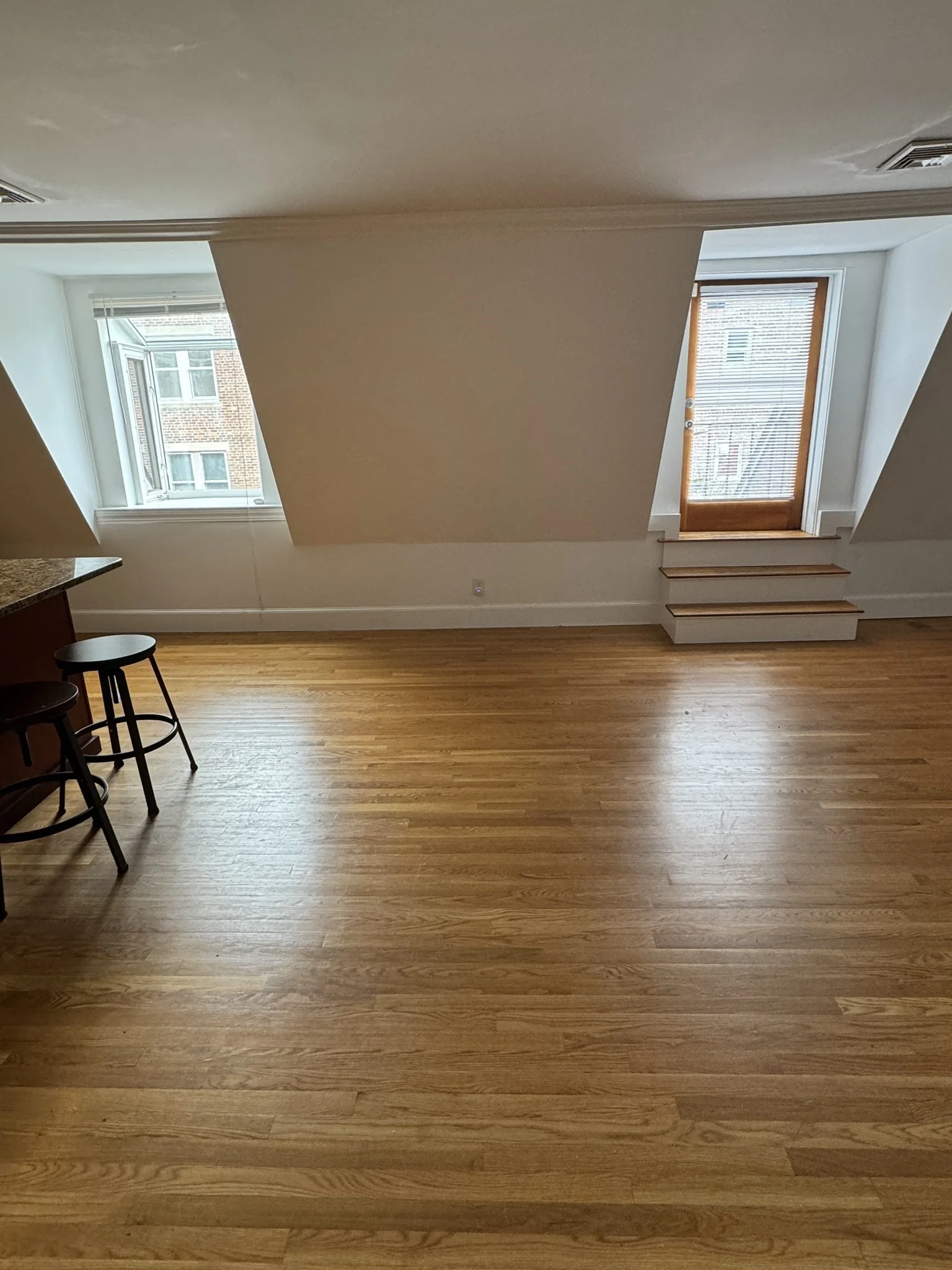 3 bed, 2 bath apartment for rent at 1798 Beacon St Unit 3, Brookline — photo 2 of 14