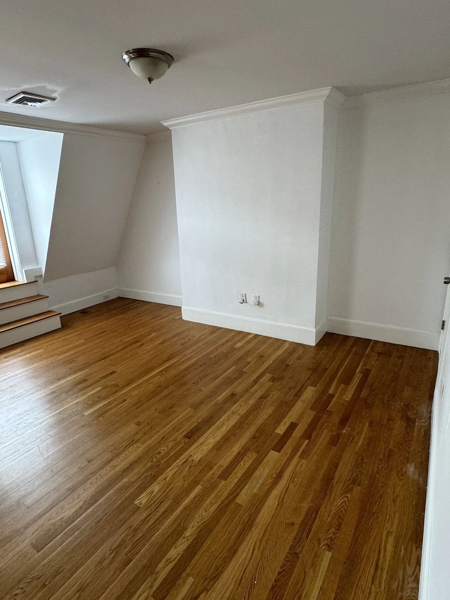 3 bed, 2 bath apartment for rent at 1798 Beacon St Unit 3, Brookline — photo 4 of 14