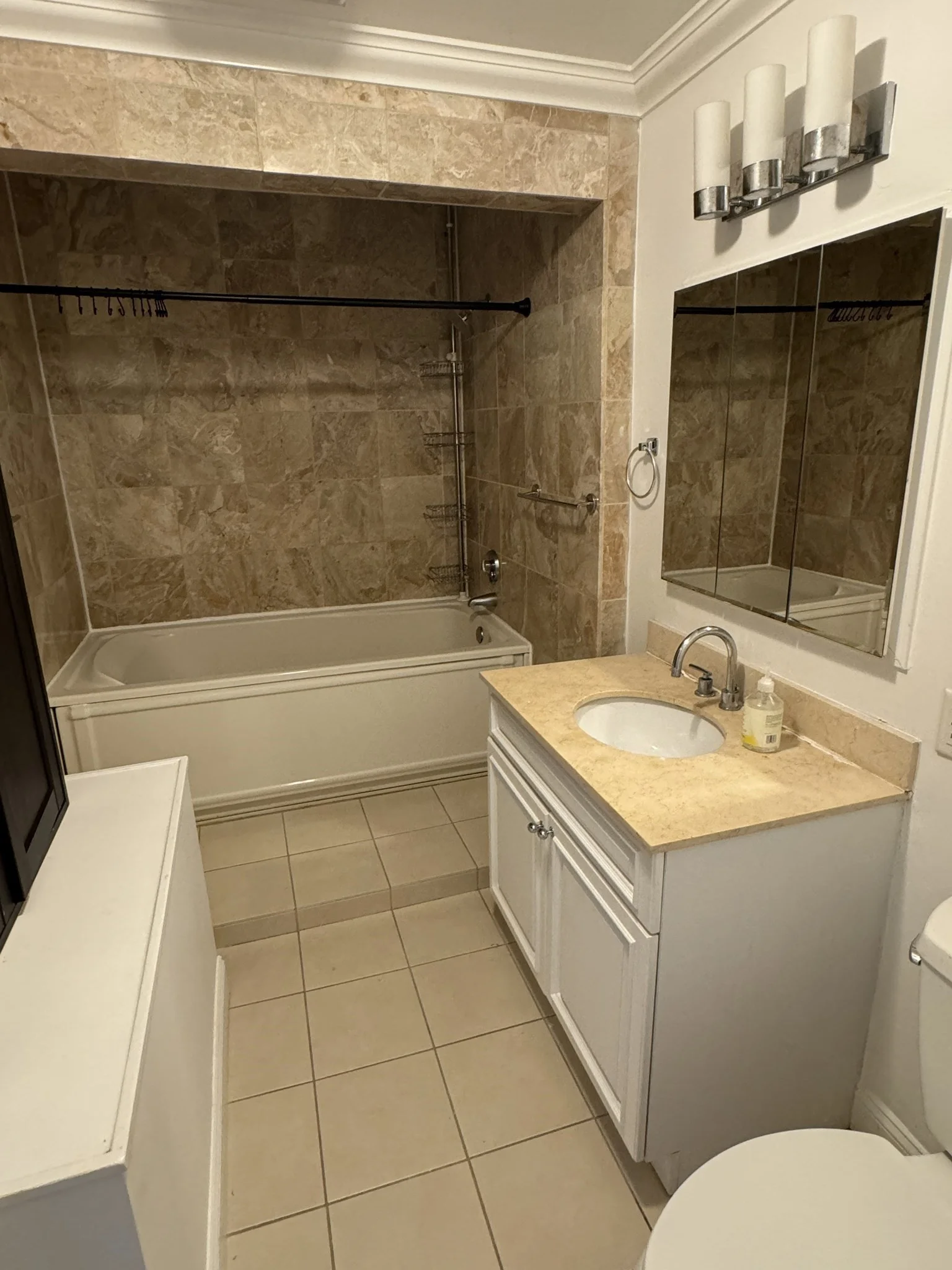 3 bed, 2 bath apartment for rent at 1798 Beacon St Unit 3, Brookline — photo 12 of 14