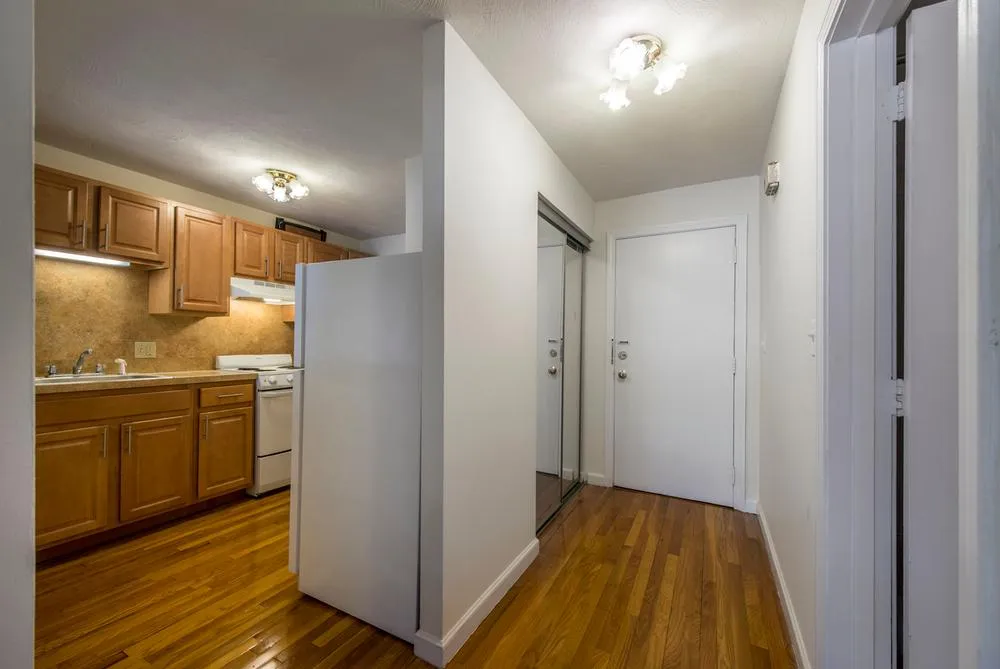 Studio bed, 1 bath apartment for rent at 1799 Centre St Unit 6, West Roxbury — photo 4 of 8