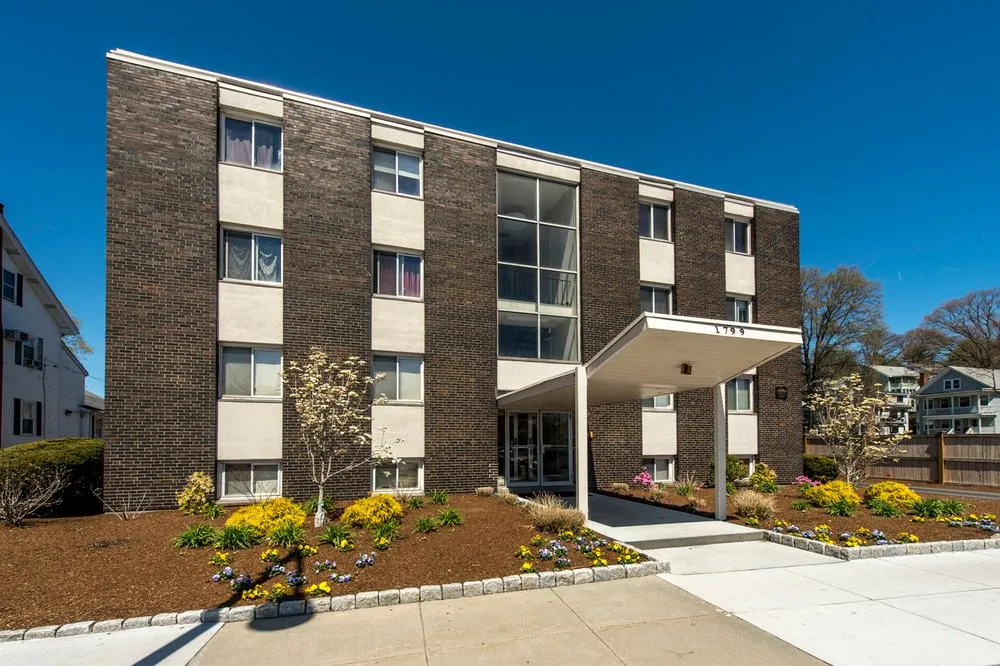 Studio bed, 1 bath apartment for rent at 1799 Centre St Unit 6, West Roxbury — photo 8 of 8