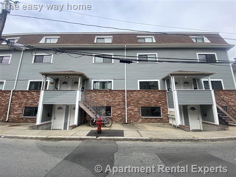 2 bed, 1 bath apartment for rent at 17B Suffolk St, Central Square — photo 1 of 12