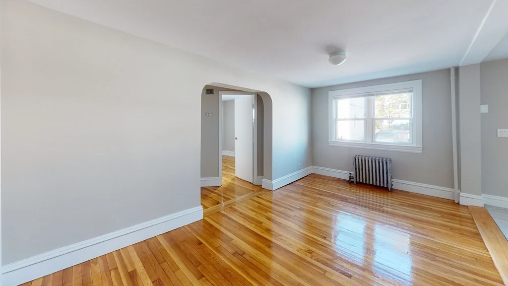 3 bed, 1 bath apartment for rent at 18-20 Kelley Ct Unit 18, Brighton — photo 3 of 9